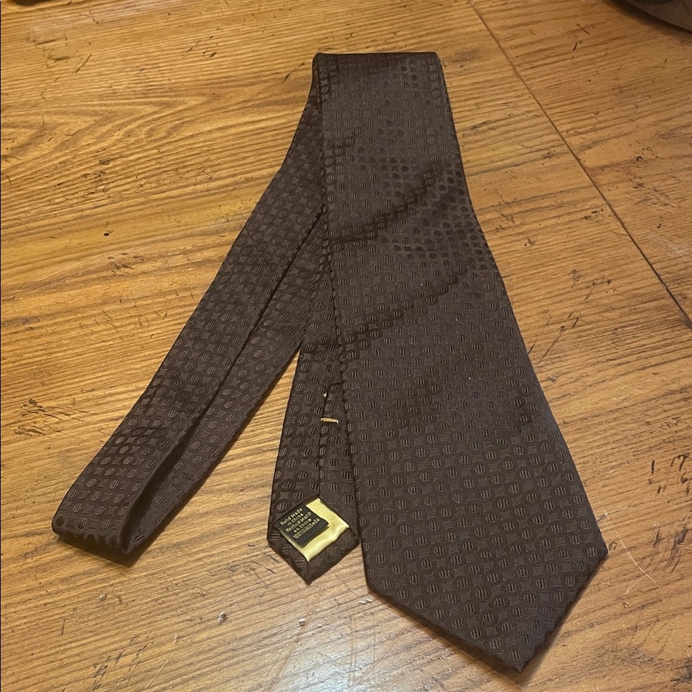 Sophisticated Brown Patterned Tie - image 1